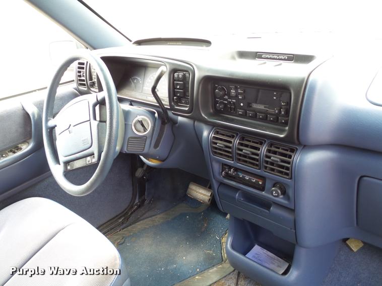 image for item L6610 1994 Dodge Grand Caravan van