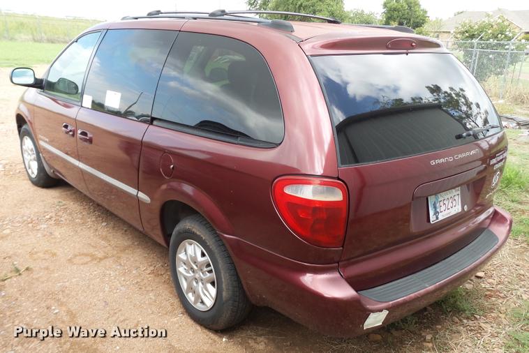 image for item L6611 2001 Dodge Grand Caravan van