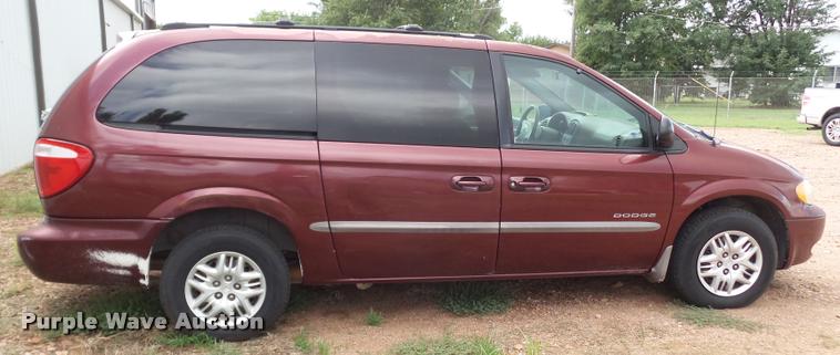 image for item L6611 2001 Dodge Grand Caravan van