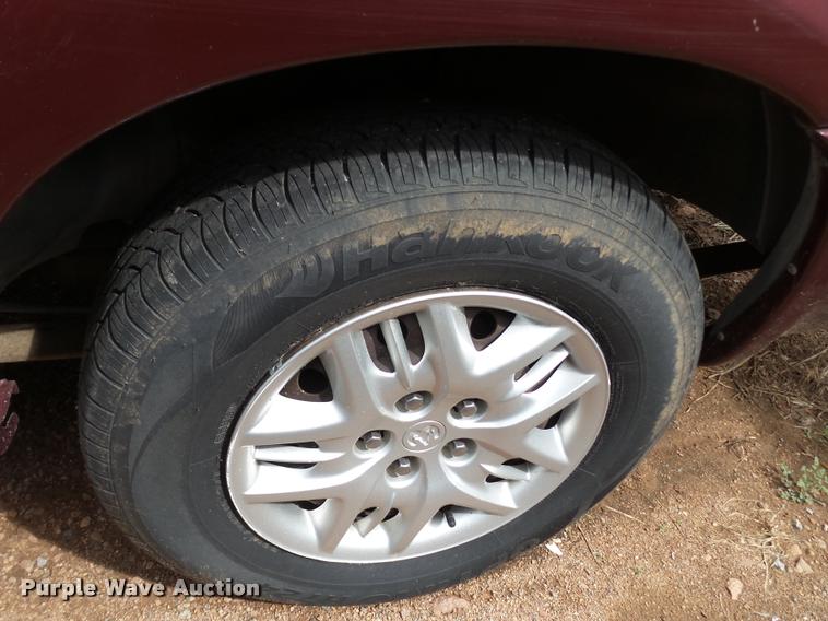 image for item L6611 2001 Dodge Grand Caravan van