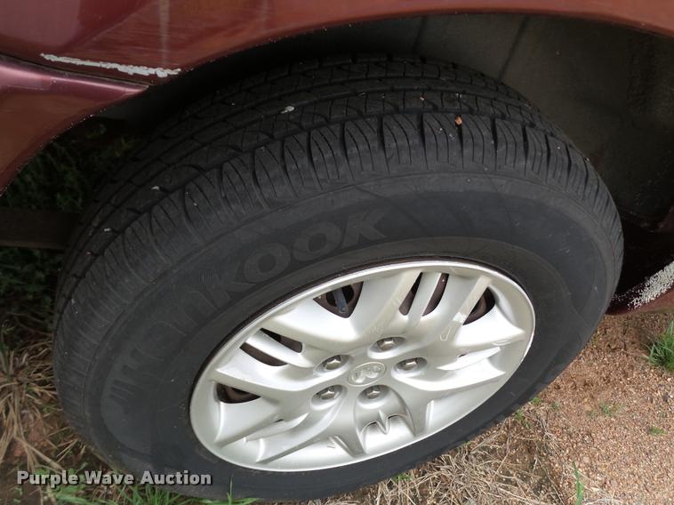 image for item L6611 2001 Dodge Grand Caravan van