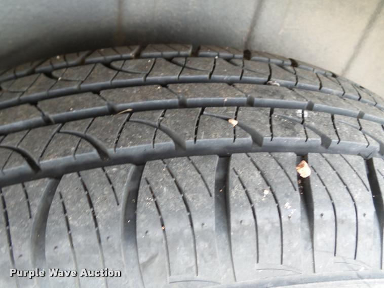 image for item L6611 2001 Dodge Grand Caravan van