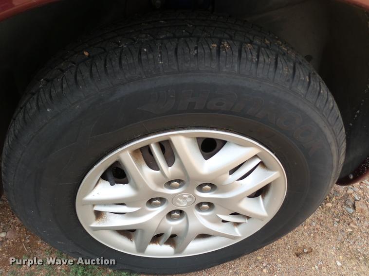 image for item L6611 2001 Dodge Grand Caravan van