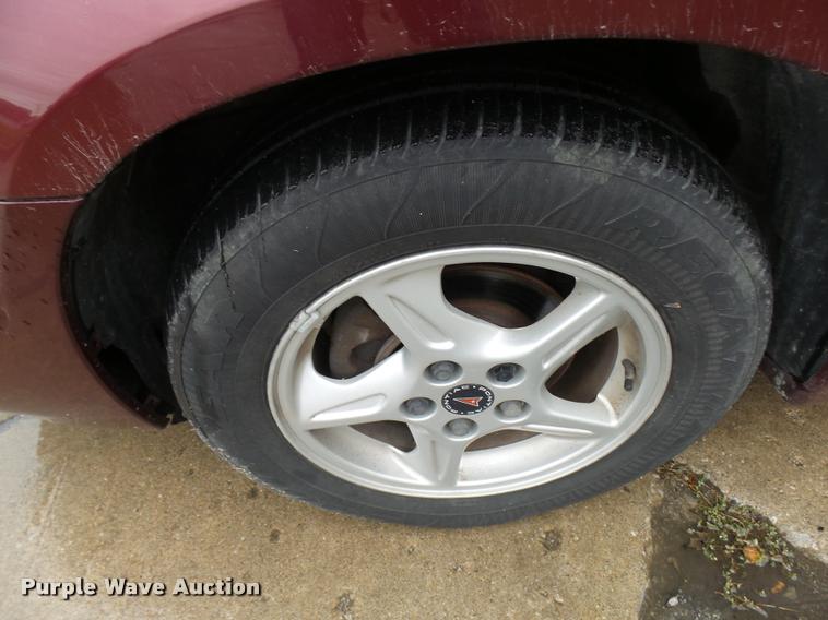 image for item L7129 2000 Pontiac Bonneville