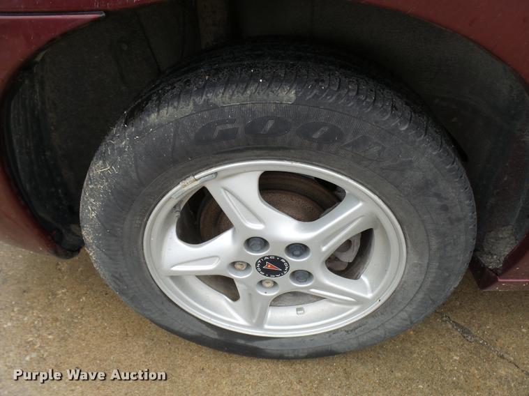 image for item L7129 2000 Pontiac Bonneville