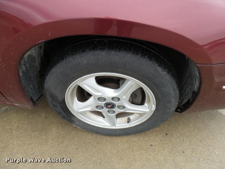 image for item L7129 2000 Pontiac Bonneville