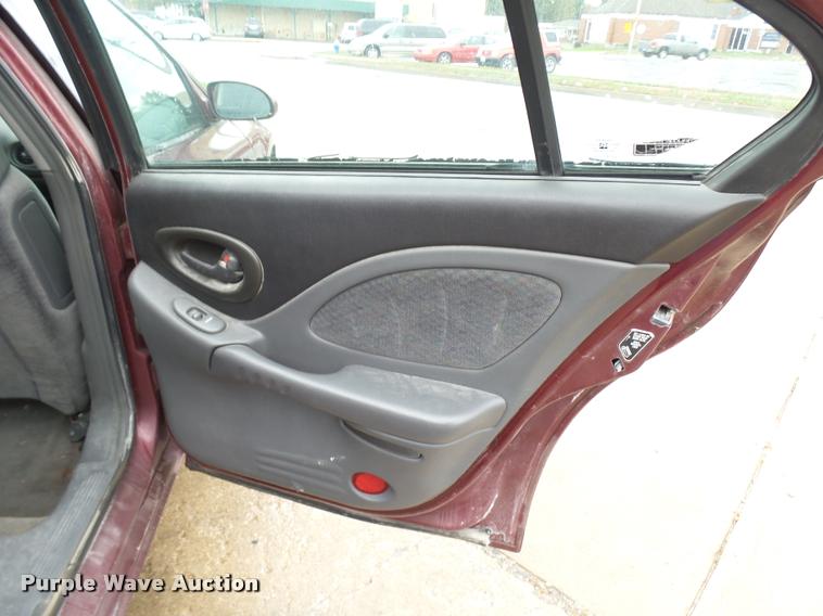 image for item L7129 2000 Pontiac Bonneville