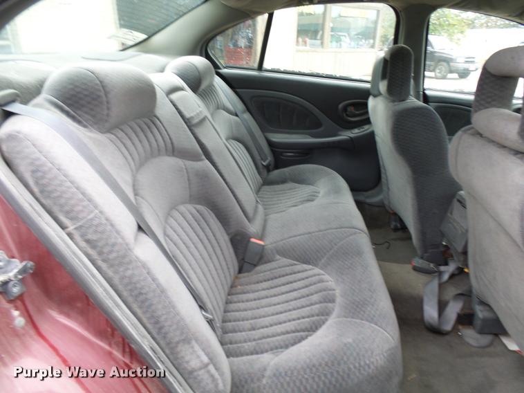 image for item L7129 2000 Pontiac Bonneville