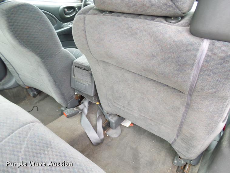 image for item L7129 2000 Pontiac Bonneville
