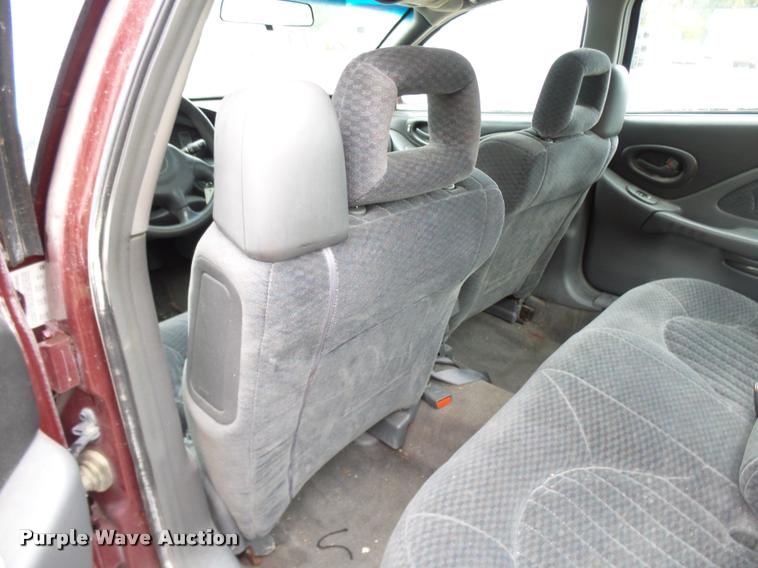 image for item L7129 2000 Pontiac Bonneville