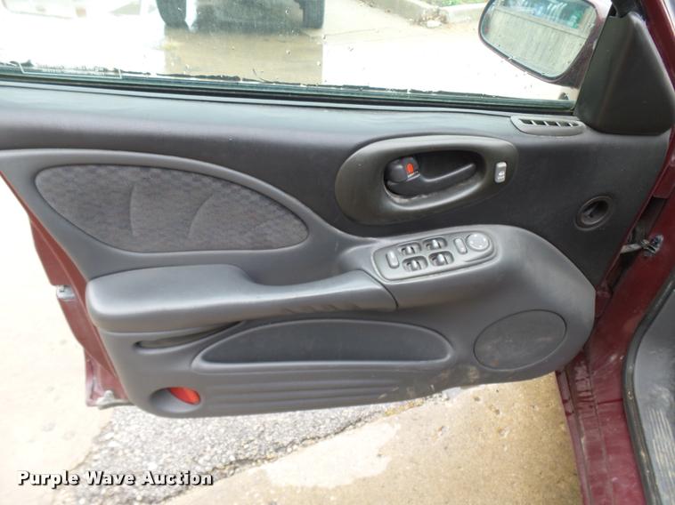 image for item L7129 2000 Pontiac Bonneville