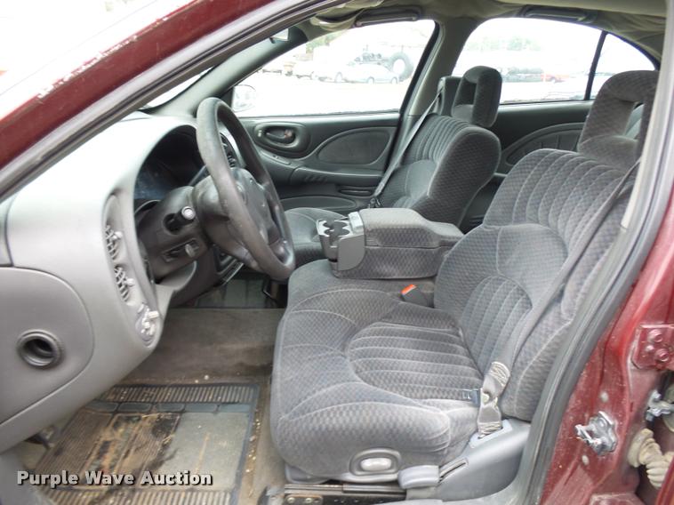 image for item L7129 2000 Pontiac Bonneville