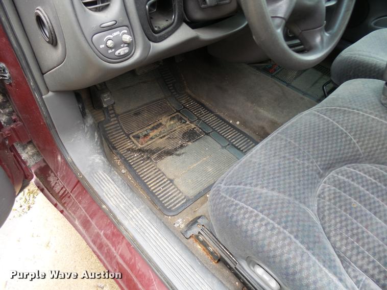 image for item L7129 2000 Pontiac Bonneville