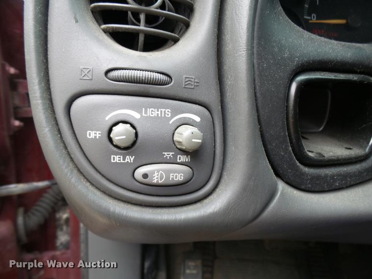 image for item L7129 2000 Pontiac Bonneville