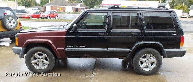 image for item L7130 2000 Jeep Cherokee Sport SUV
