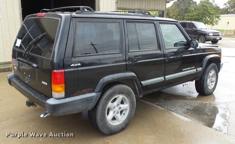 image for item L7130 2000 Jeep Cherokee Sport SUV