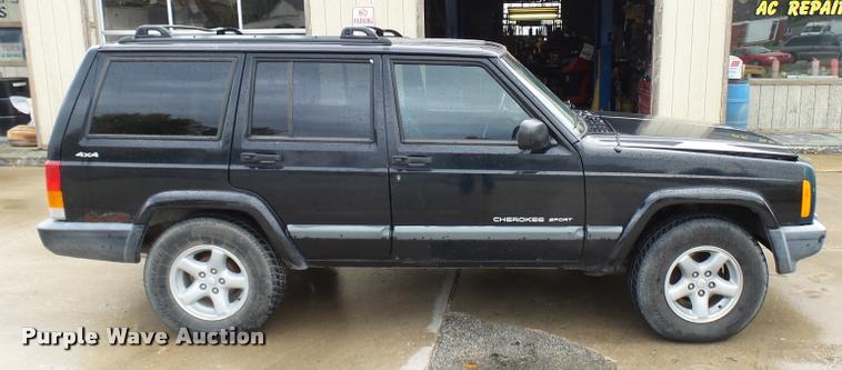 image for item L7130 2000 Jeep Cherokee Sport SUV