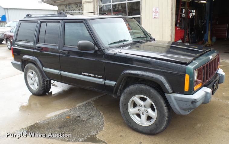 image for item L7130 2000 Jeep Cherokee Sport SUV