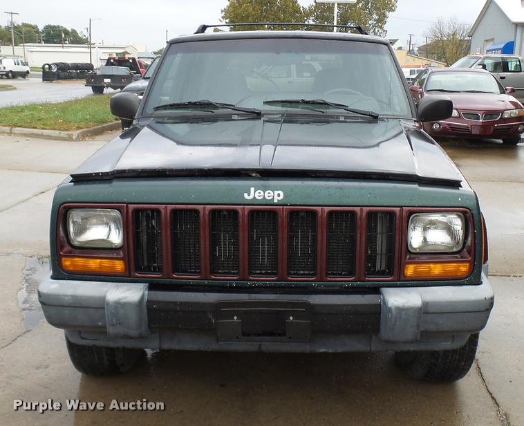 image for item L7130 2000 Jeep Cherokee Sport SUV