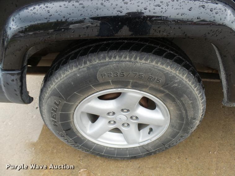 image for item L7130 2000 Jeep Cherokee Sport SUV