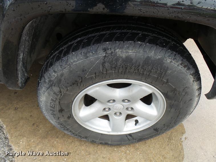 image for item L7130 2000 Jeep Cherokee Sport SUV