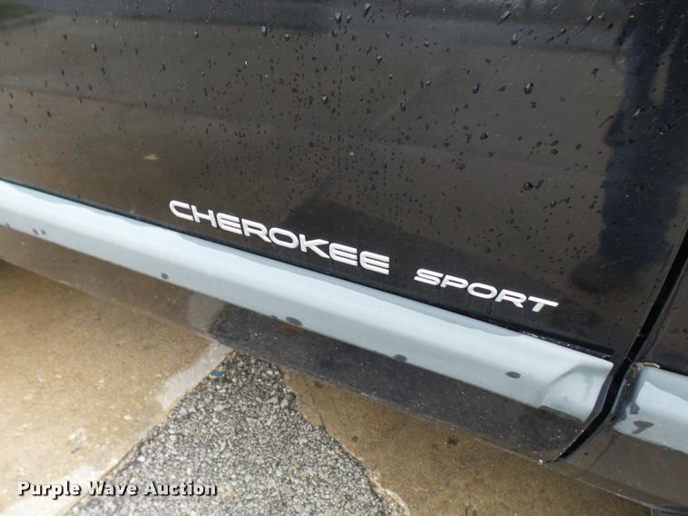 image for item L7130 2000 Jeep Cherokee Sport SUV