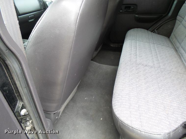 image for item L7130 2000 Jeep Cherokee Sport SUV