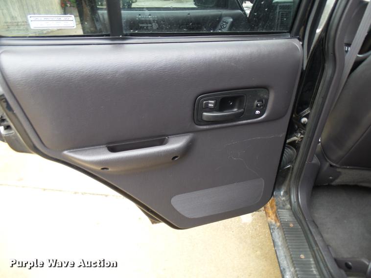 image for item L7130 2000 Jeep Cherokee Sport SUV