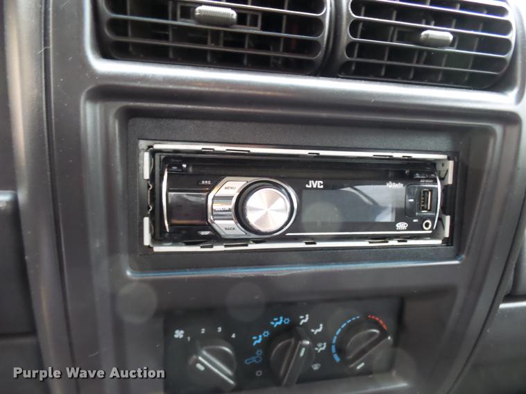 image for item L7130 2000 Jeep Cherokee Sport SUV