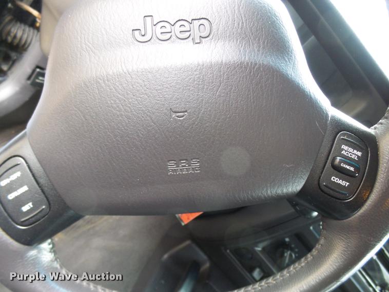 image for item L7130 2000 Jeep Cherokee Sport SUV