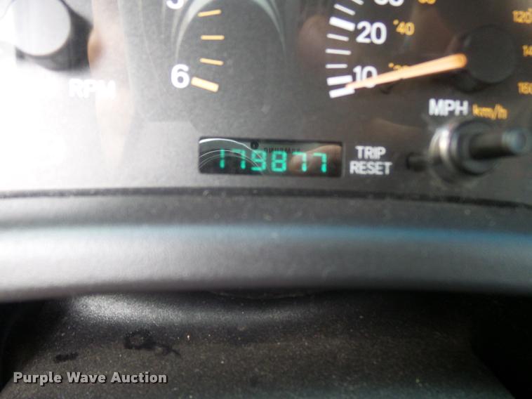 image for item L7130 2000 Jeep Cherokee Sport SUV