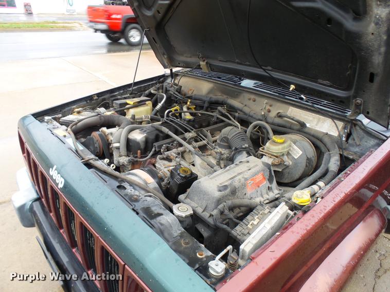 image for item L7130 2000 Jeep Cherokee Sport SUV