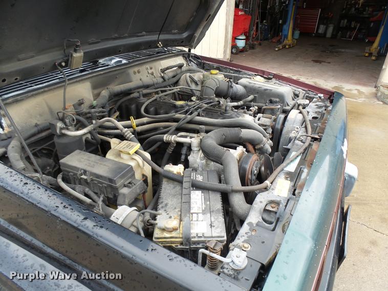 image for item L7130 2000 Jeep Cherokee Sport SUV