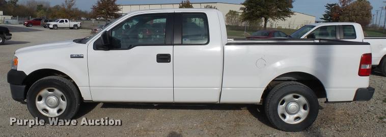 image for item L7136 2006 Ford F150 XL SuperCab pickup truck
