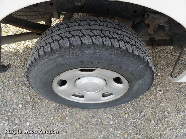 image for item L7136 2006 Ford F150 XL SuperCab pickup truck