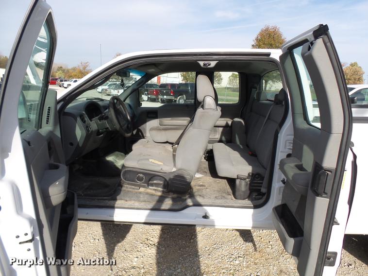 image for item L7136 2006 Ford F150 XL SuperCab pickup truck