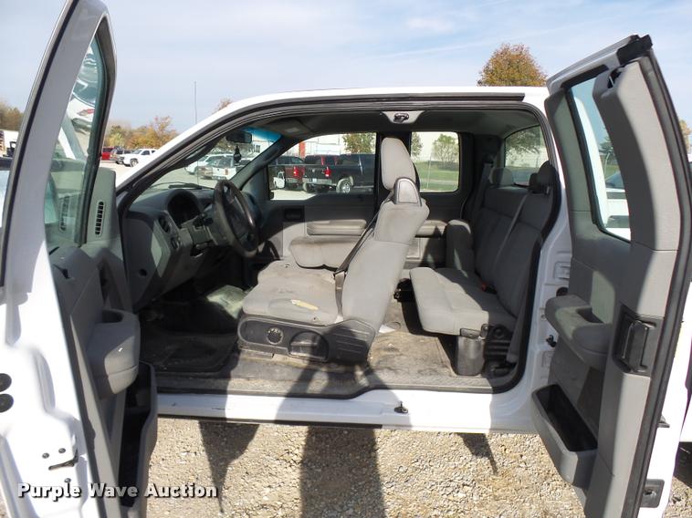 image for item L7136 2006 Ford F150 XL SuperCab pickup truck