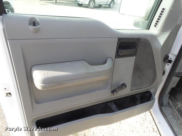 image for item L7136 2006 Ford F150 XL SuperCab pickup truck