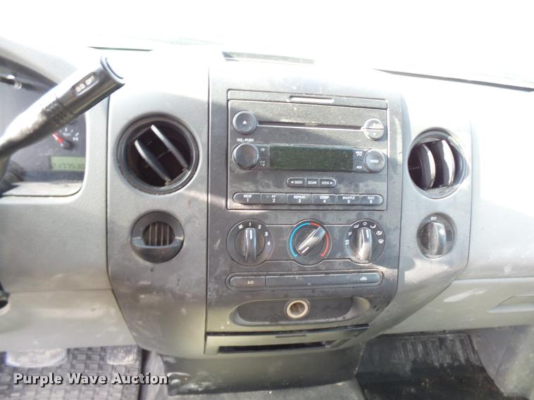 image for item L7136 2006 Ford F150 XL SuperCab pickup truck