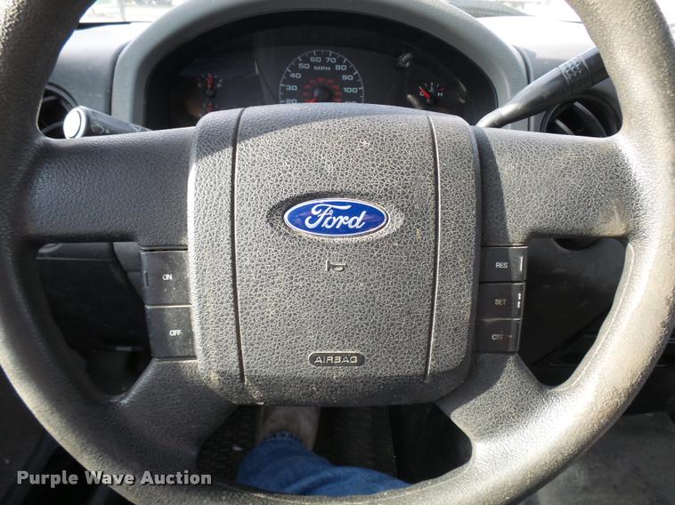 image for item L7136 2006 Ford F150 XL SuperCab pickup truck