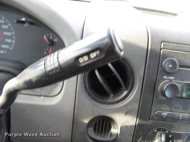 image for item L7136 2006 Ford F150 XL SuperCab pickup truck