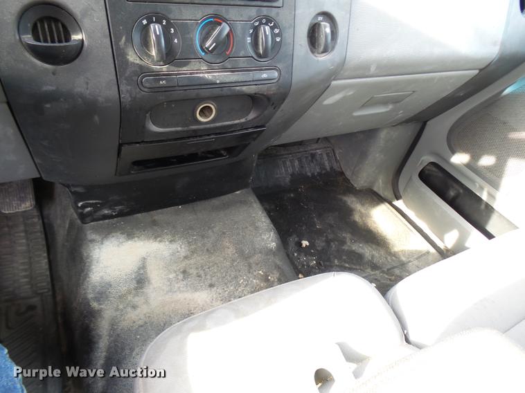 image for item L7136 2006 Ford F150 XL SuperCab pickup truck