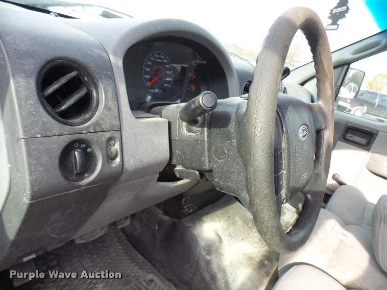 image for item L7136 2006 Ford F150 XL SuperCab pickup truck