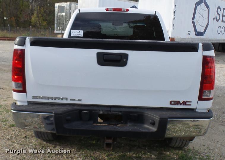 image for item L7138 2007 GMC Sierra 1500 SLE Ext. Cab pickup truck
