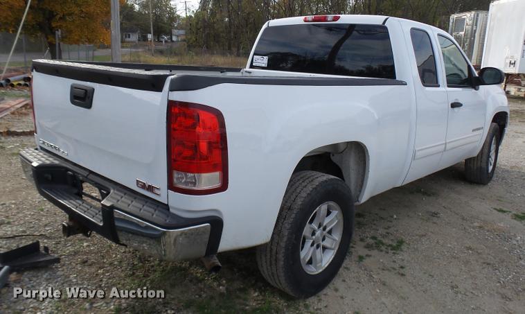 image for item L7138 2007 GMC Sierra 1500 SLE Ext. Cab pickup truck