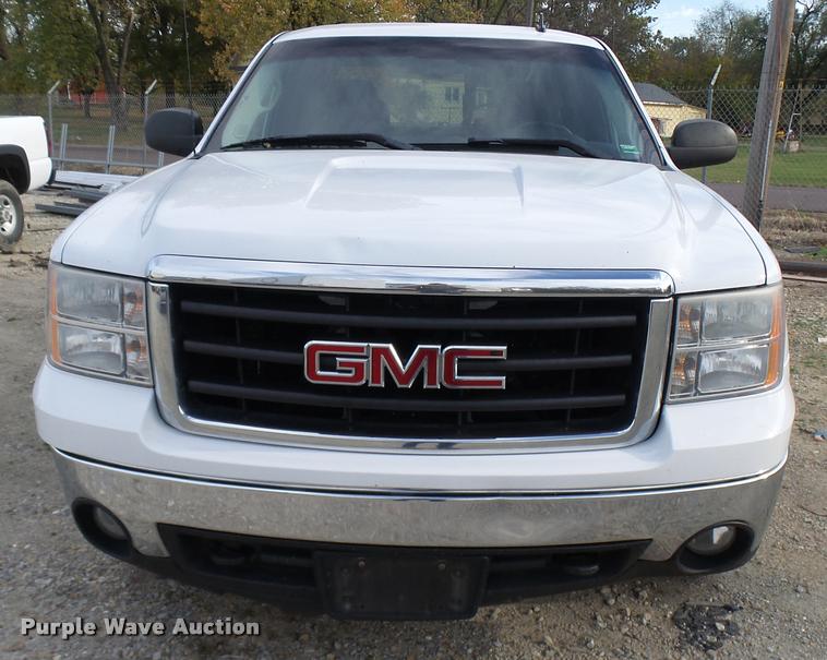 image for item L7138 2007 GMC Sierra 1500 SLE Ext. Cab pickup truck