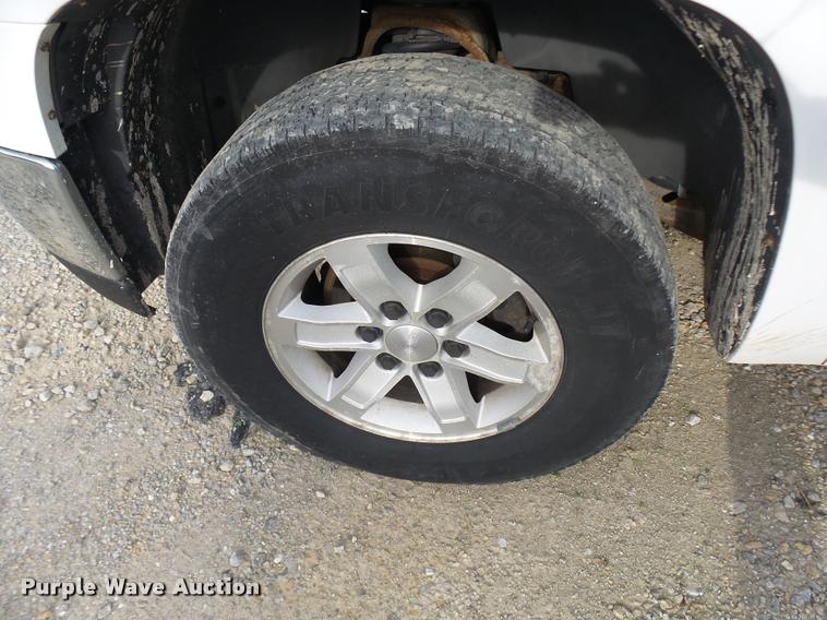 image for item L7138 2007 GMC Sierra 1500 SLE Ext. Cab pickup truck