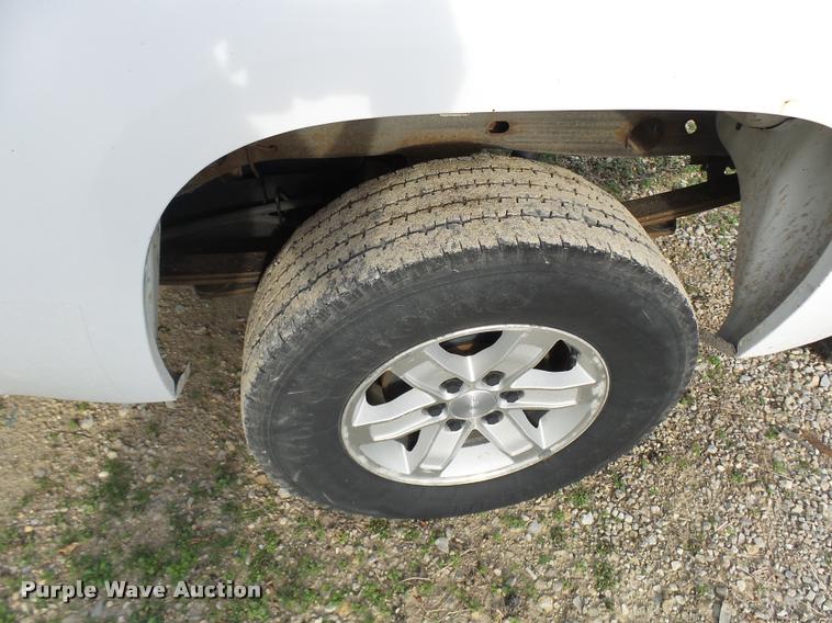 image for item L7138 2007 GMC Sierra 1500 SLE Ext. Cab pickup truck