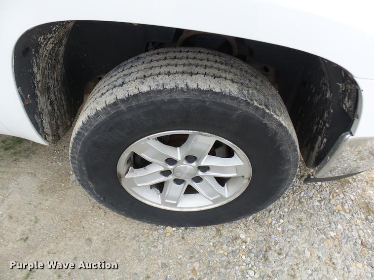 image for item L7138 2007 GMC Sierra 1500 SLE Ext. Cab pickup truck