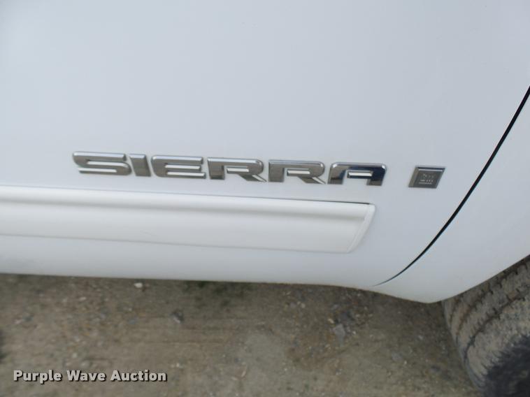 image for item L7138 2007 GMC Sierra 1500 SLE Ext. Cab pickup truck